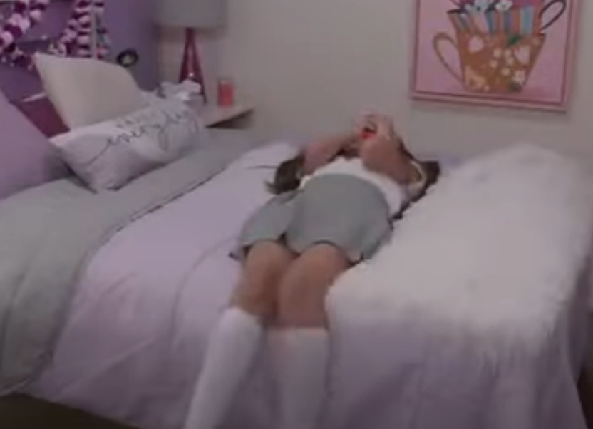 H2101004 Roxana entró la secundaria se enamora de un novio virtual part2