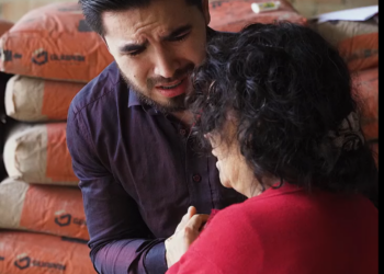 H2301002 Obligαbα suegra carga cemento sin que su hijo se entere part2