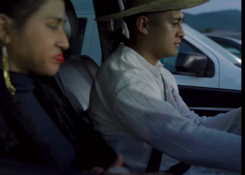 H2401003 Hombre millonario se hace pasar por campesino pone