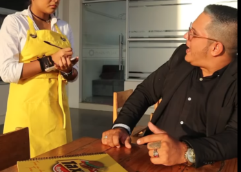 H2401003 Se avergonzaba de su hija por ser una mesera pero nunca se imagino que pasaria esto part2