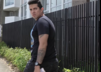 H2601003 Vagabundo encuentra anillo de empresario quedaron asombrado con lo que hizo part2