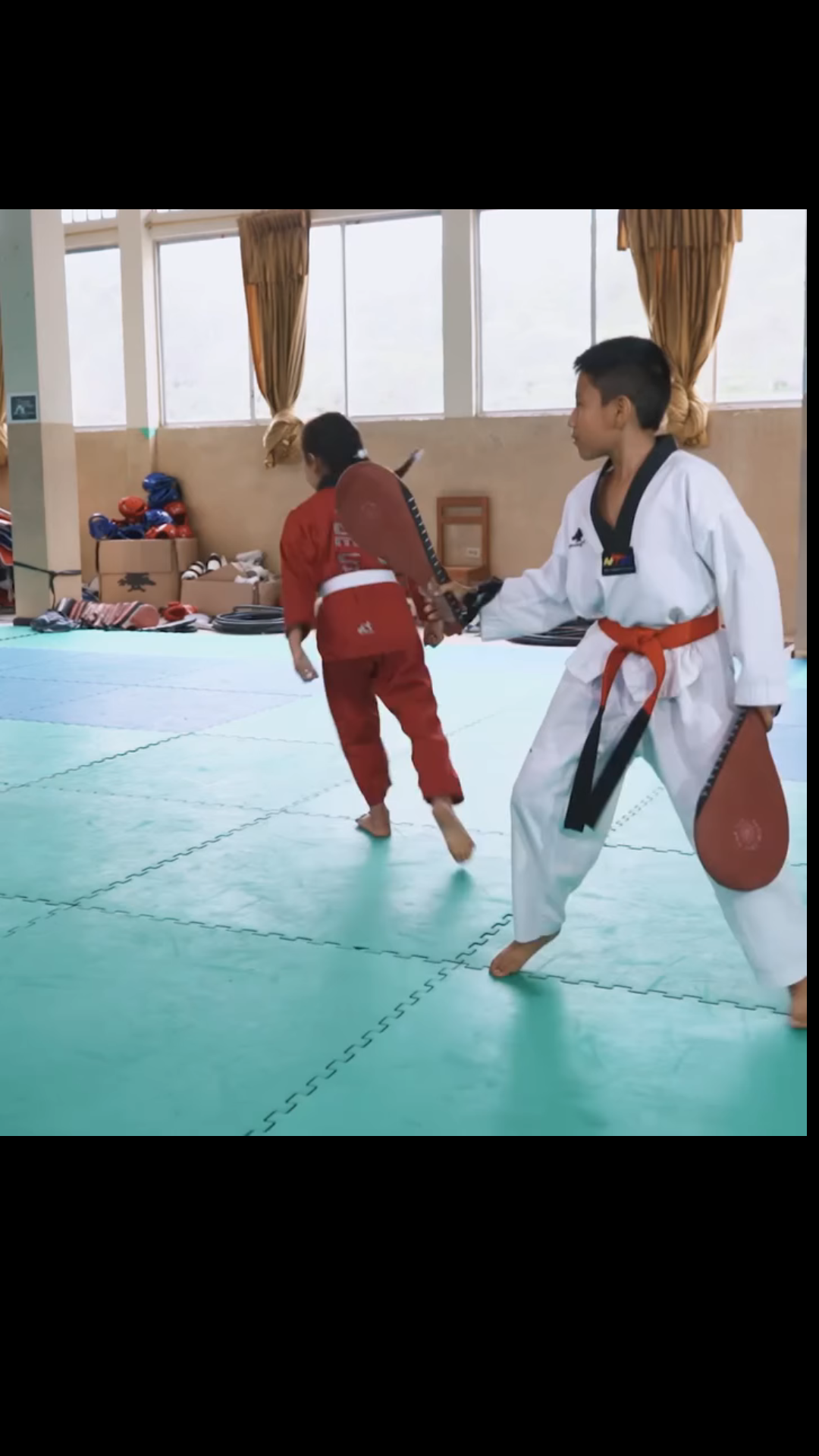 H2601004 Su madre la obligab4 abandonar sus sueños, hasta que paso esto part2