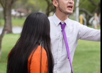 H2601005 Se disfrazó de b3be para quitar la panza falsza de su esposa con este pero (1) part2