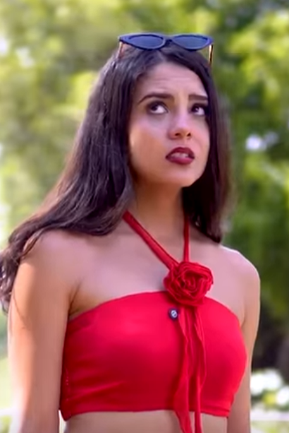 H0801002 Esta presumida se avergonzaba de la familia de su novio por ser de rancho