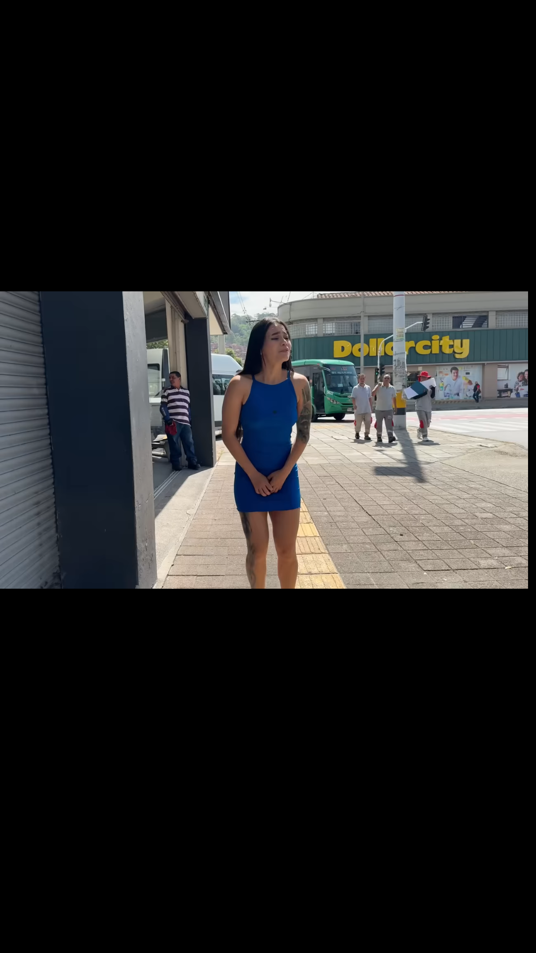 H2601005 Menospreciaban una mujer trabajadora por tener tatuajes esto sucedió