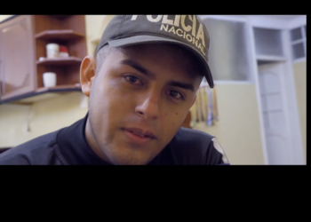 H2601003 Niña sufre las consecuencias del divorcio de sus padres part2