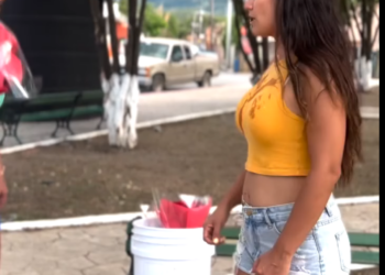 H2601002 Celosa le puso una serpiente la amiguita de su novio terminó muy mal