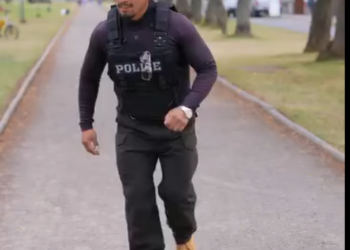 H2701004 Se cambio de r0pa en la calle para escpar de la policía por esta triste razón part2