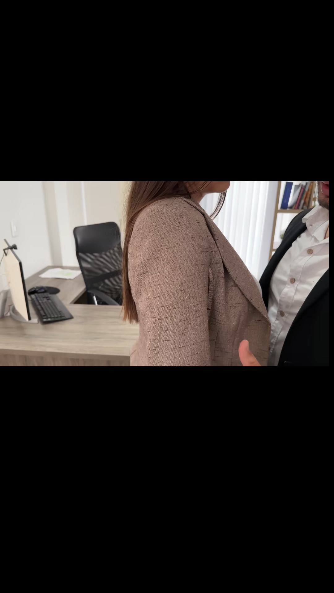 H2701005 Esposo sinvergüenza hacia esto en la oficina mientras su esposa creía que estaba part2