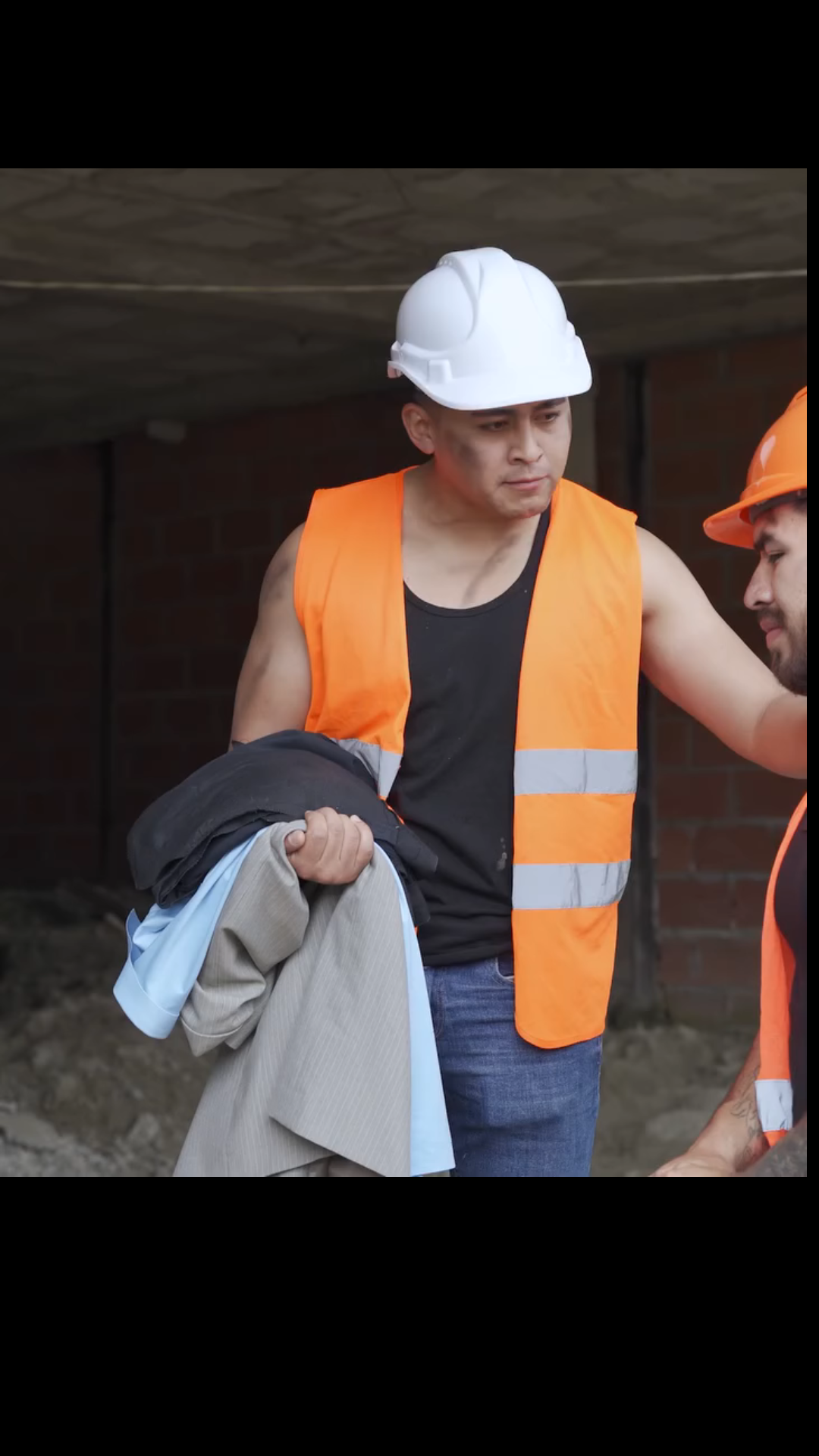 H2801001 Ella lo menospreci0 por ser obrero de construcción terminó con el hombre equivocado part2