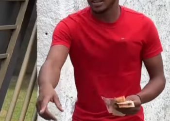 H0801005 Niña utiliza este método para ganar dinero