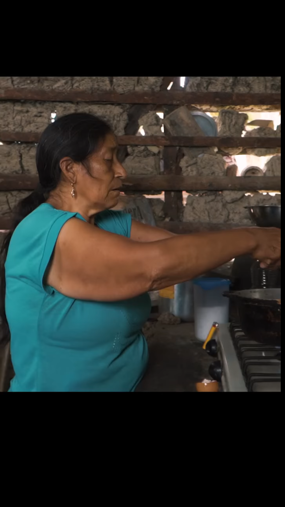 H2901003 Hum!llo un hombre del campo por vender en la calle, hasta que recibió esta gran lección