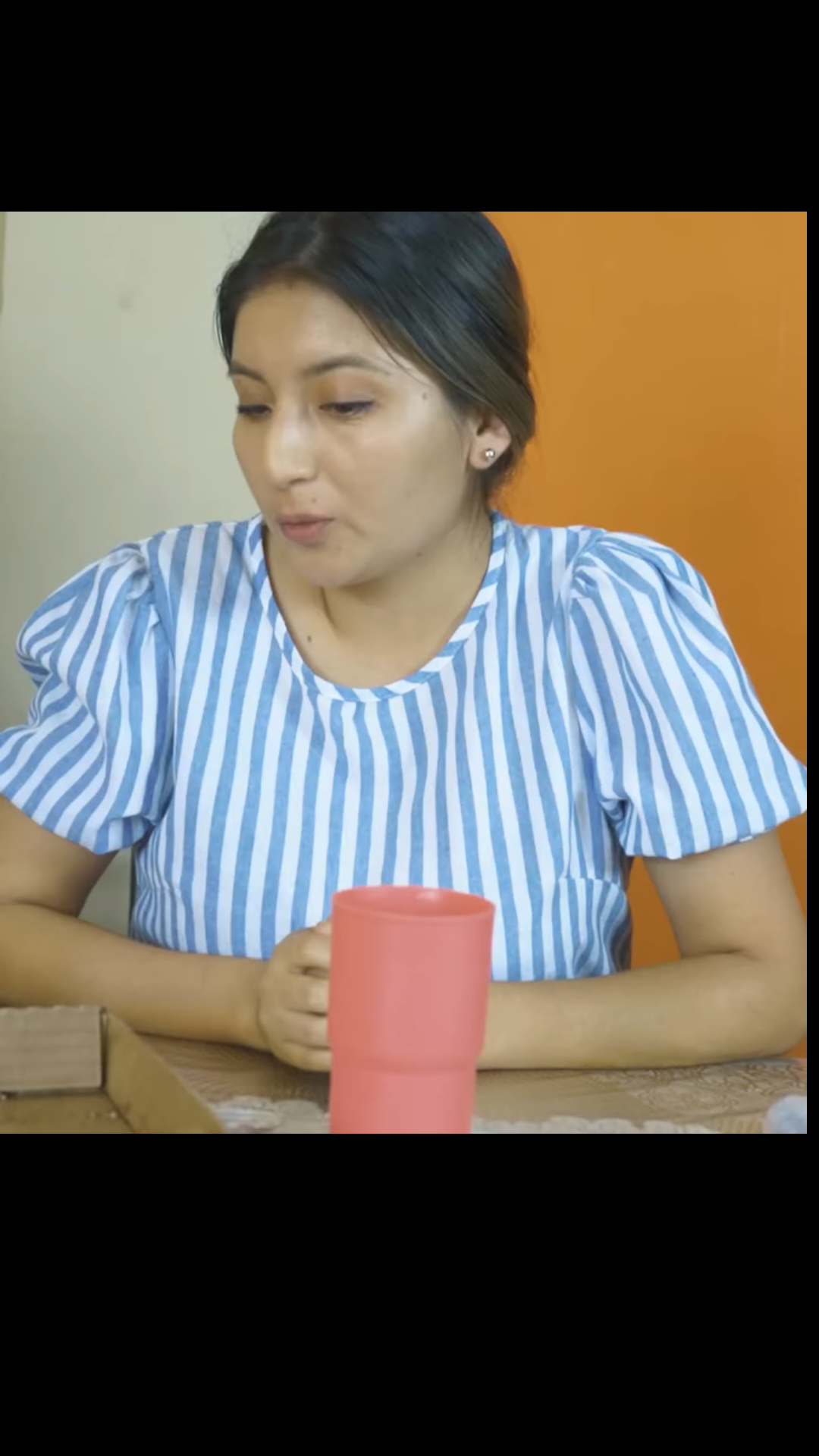 H3001004 Hum!ll0 la compañera de su hijo por su forma de vestir, al final recibió una gran lección