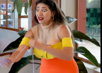 H3001004 Empujio su hermanita la picina para llamar la atencion de su madre, pero todo fue en vano part2