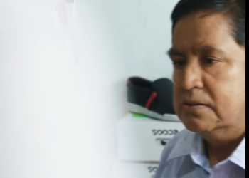 H3101001 Fue trat4do mal por su aparienci4 en una Zapatería la mujer que hizo eso se llevó una gran lección