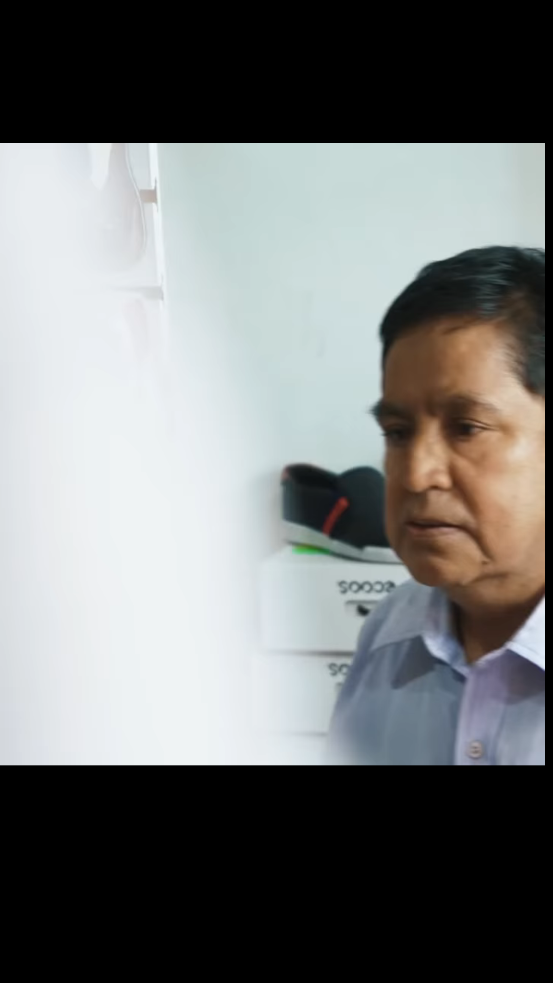 H3101001 Fue trat4do mal por su aparienci4 en una Zapatería la mujer que hizo eso se llevó una gran lección