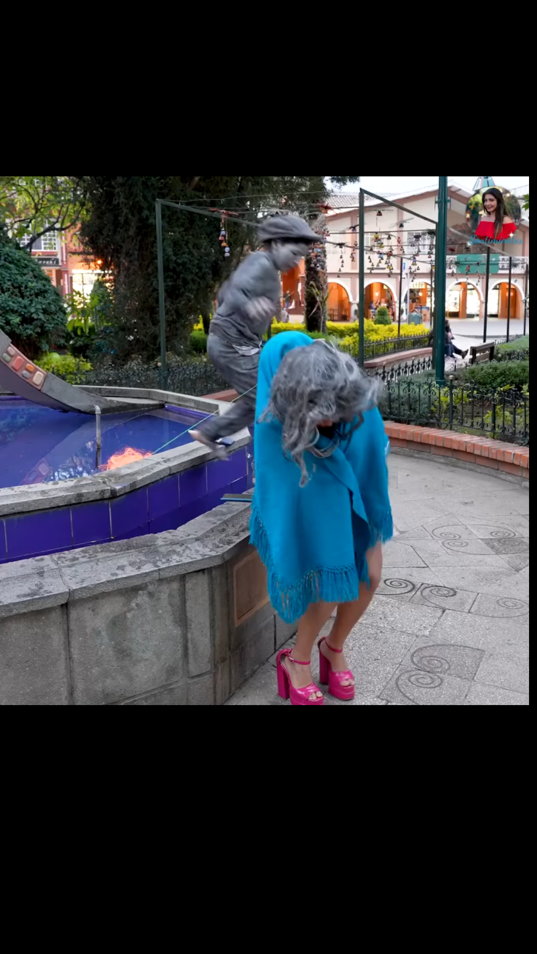 H3101003 Estatua tr4nsformno en viejita esta chica para salvar su vida (1) part2