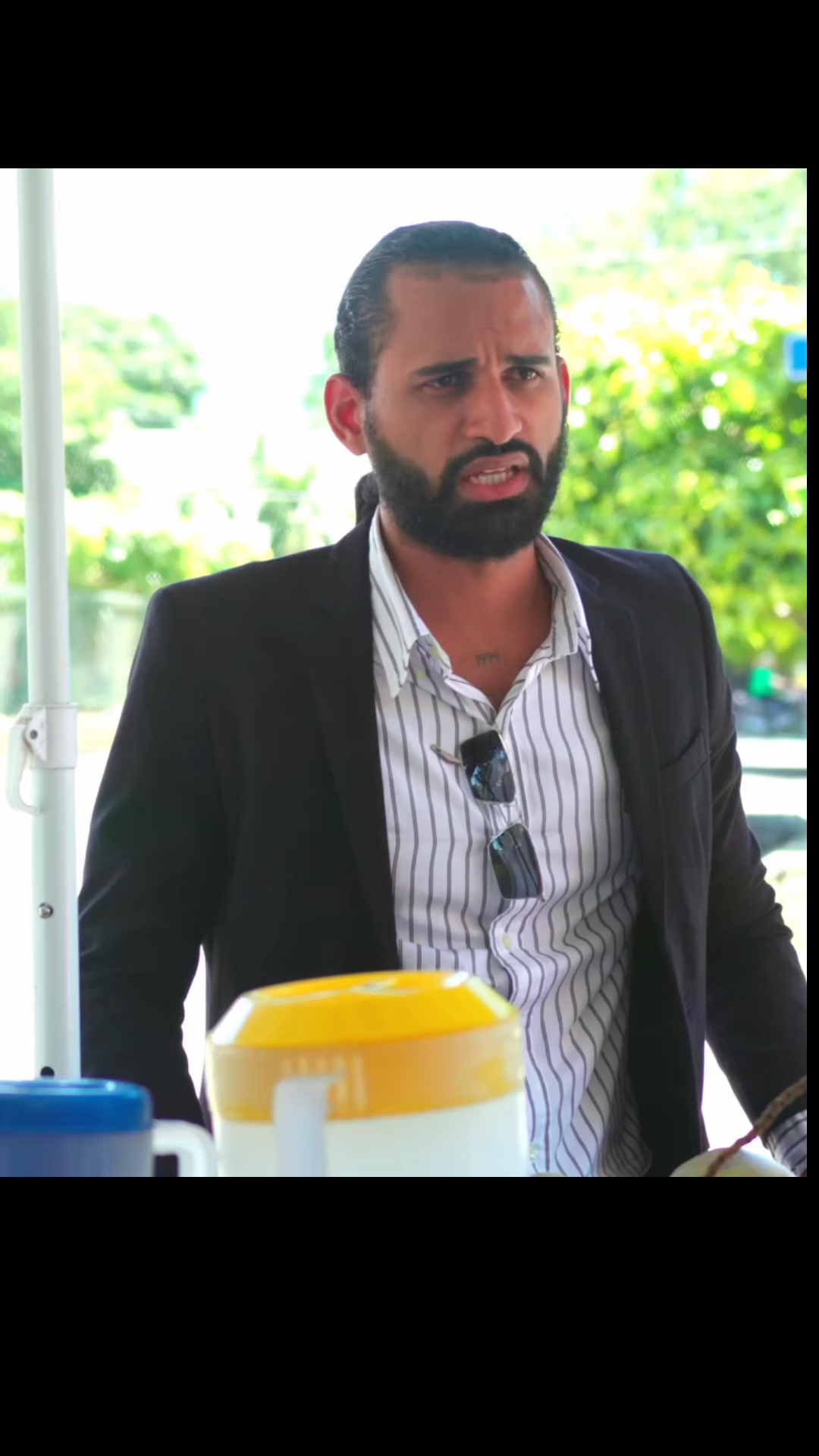 H3101003 Cliente humilló vendedora de cocos por decir haiga ella reacciono así