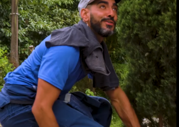 H0102001 Madre le da una lección su hija por humillar al jardinero part2