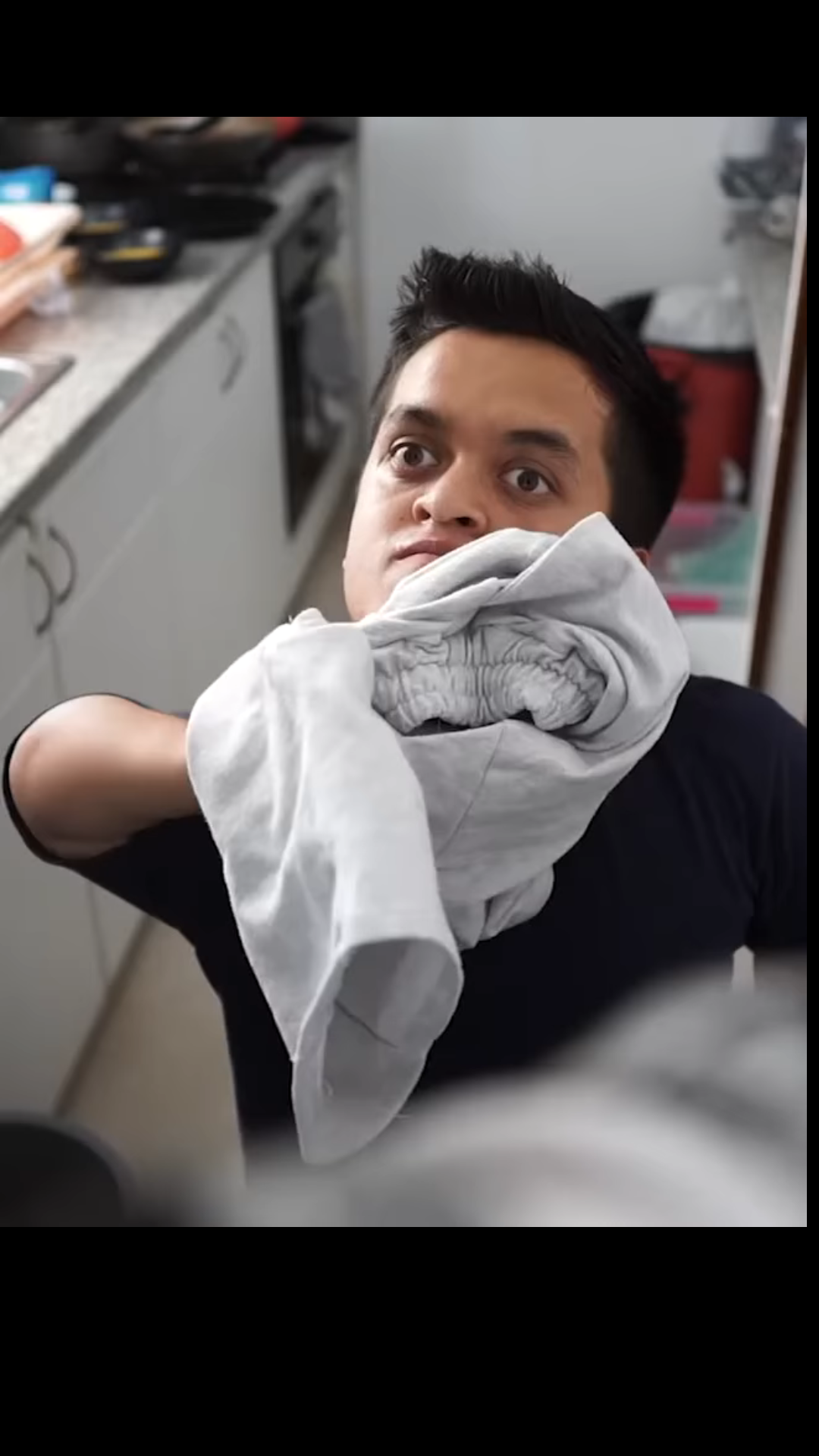 H0102003 Insulto sus padres por complacer su mujer part2