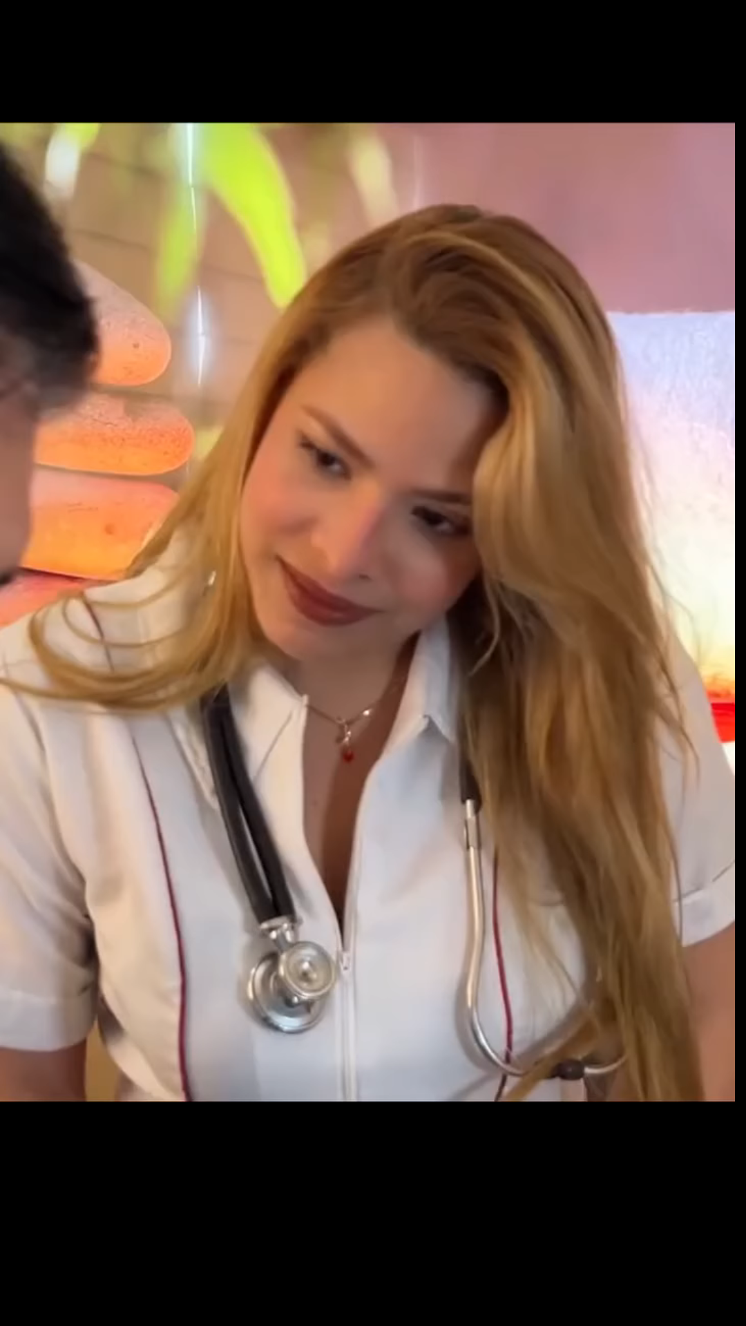 H0102004 Doctora lo ayudó con su pajarito Willeannys Perez Fanpage part2