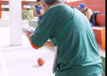 H0202001 El señor de los jugos le salva la vida una basquetbolista de esta forma part2