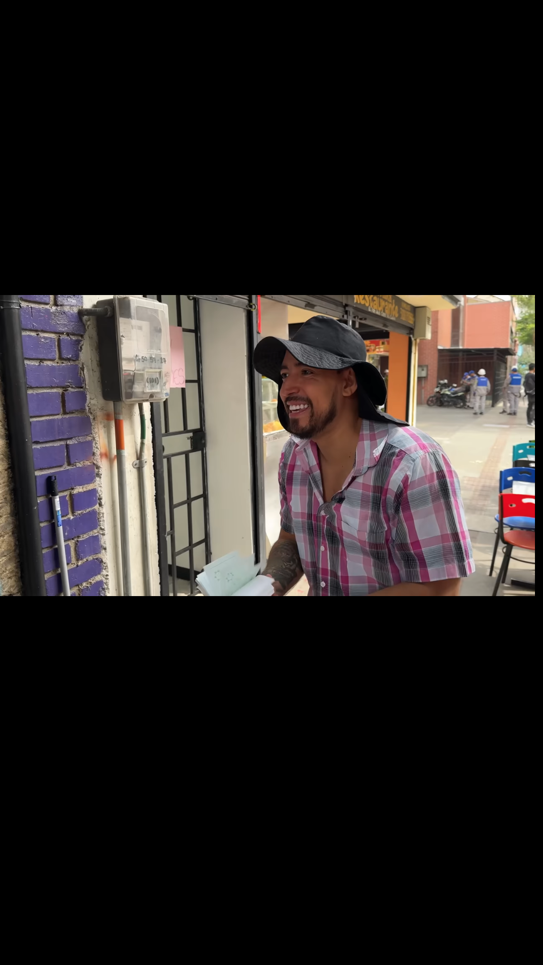 H0302001 Se burló de su esposo por no tener dinero, pero el tiempo le pasó factura