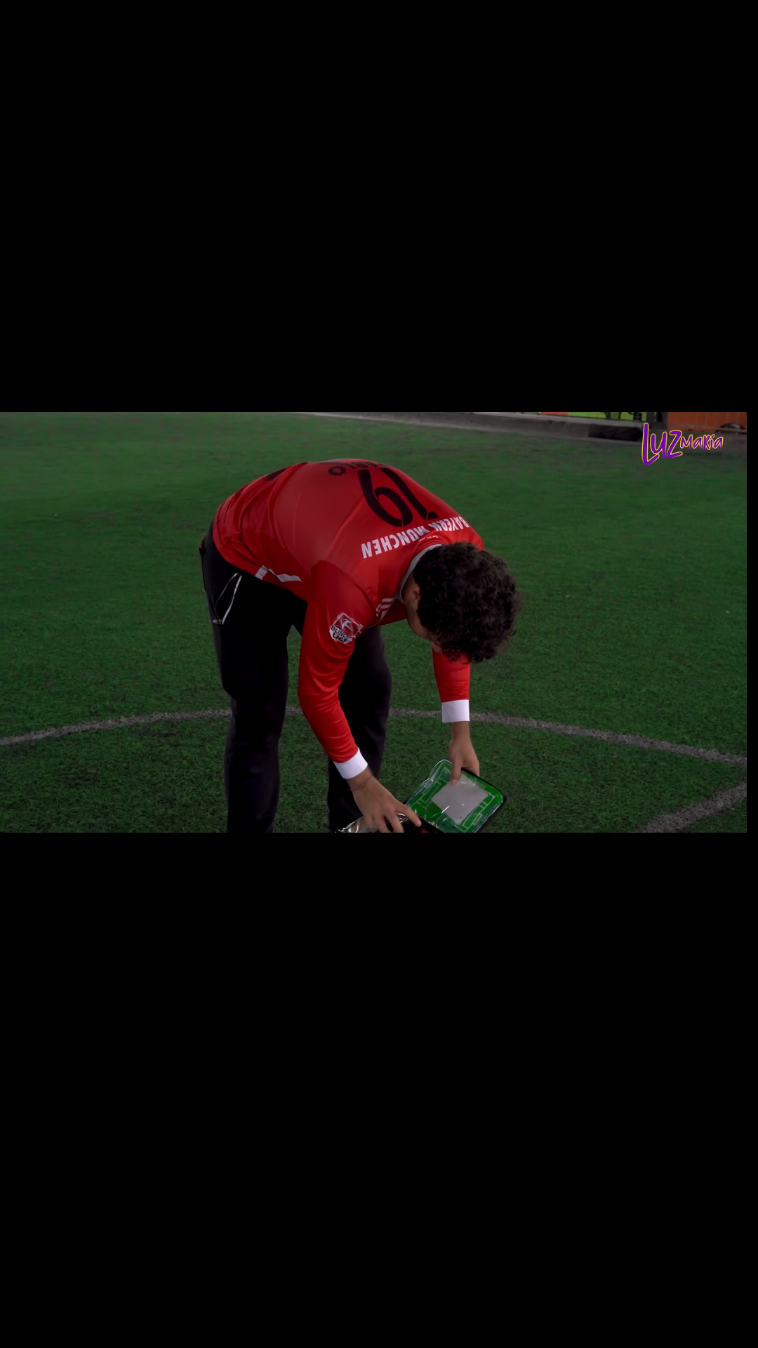 H0502002 Llegó como un refuerzo de equipo de fútbol no sa part2