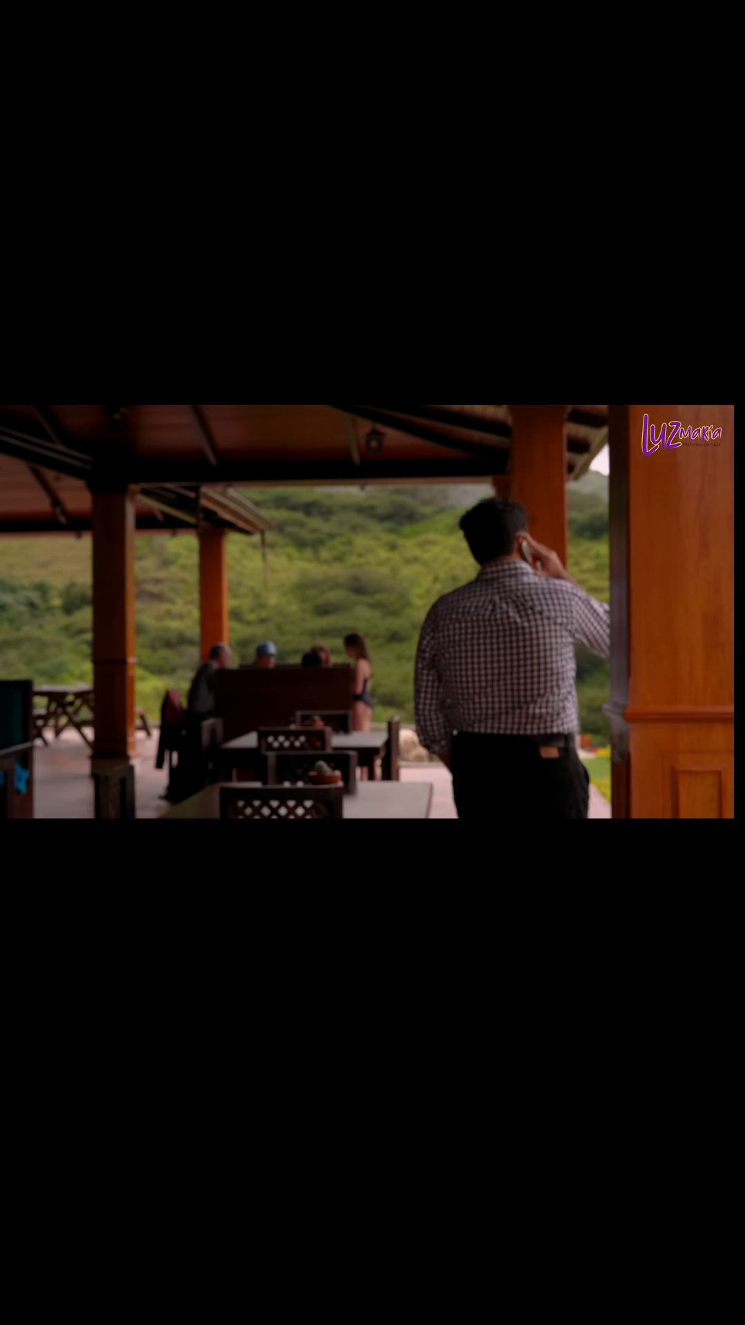 H0502005 Parte Luego que la tiro la piscina ella armo part2