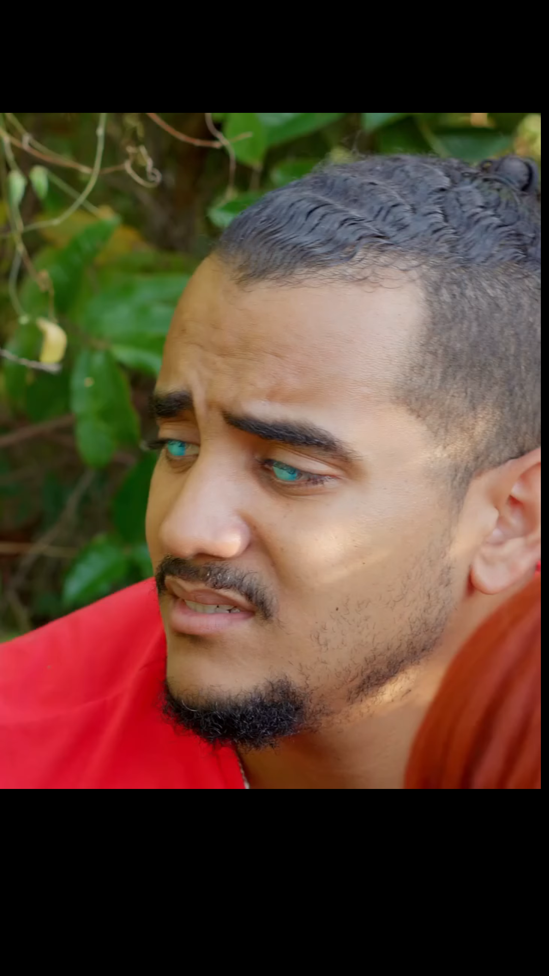 H1402002 Millonaria se enamora de ciego pobre por esta extraña razón