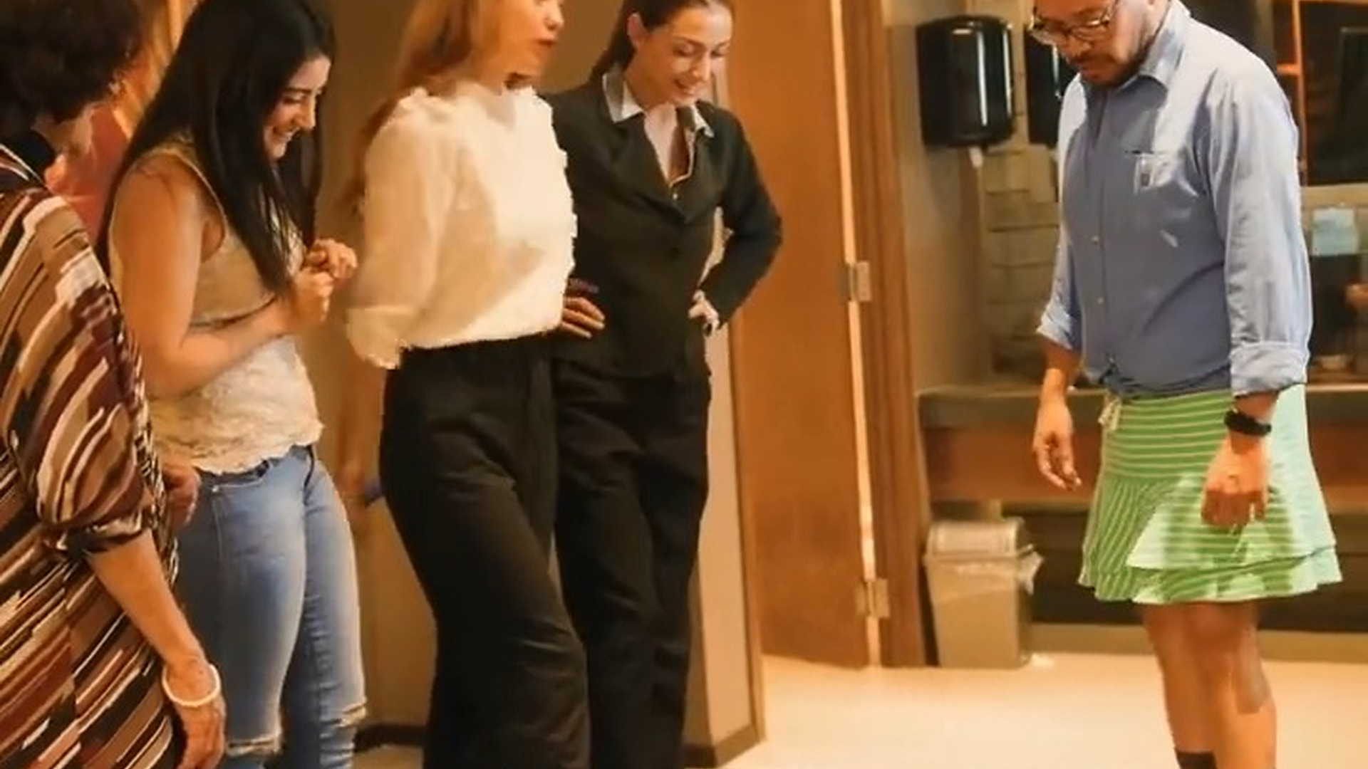 H1203003 Así aprende un jefe respetar las part2