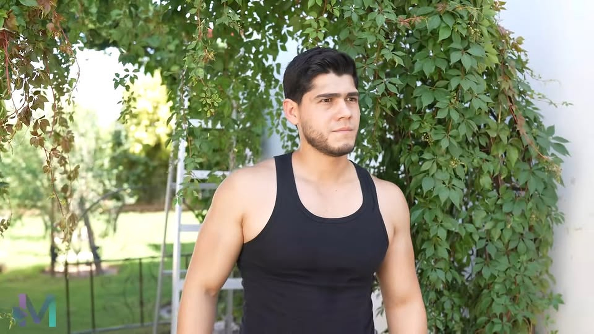 H1403004 Mujer adinerada se hace pasar por intendente para part2