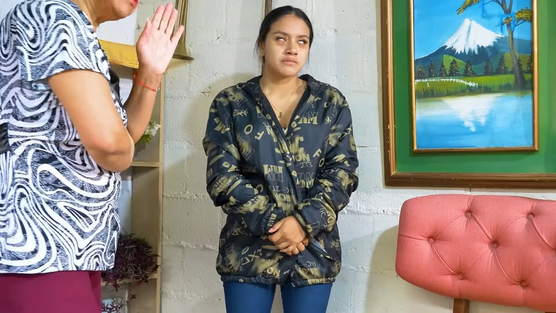 H1403004 Descuido su hijo en una carretera por estar en part2