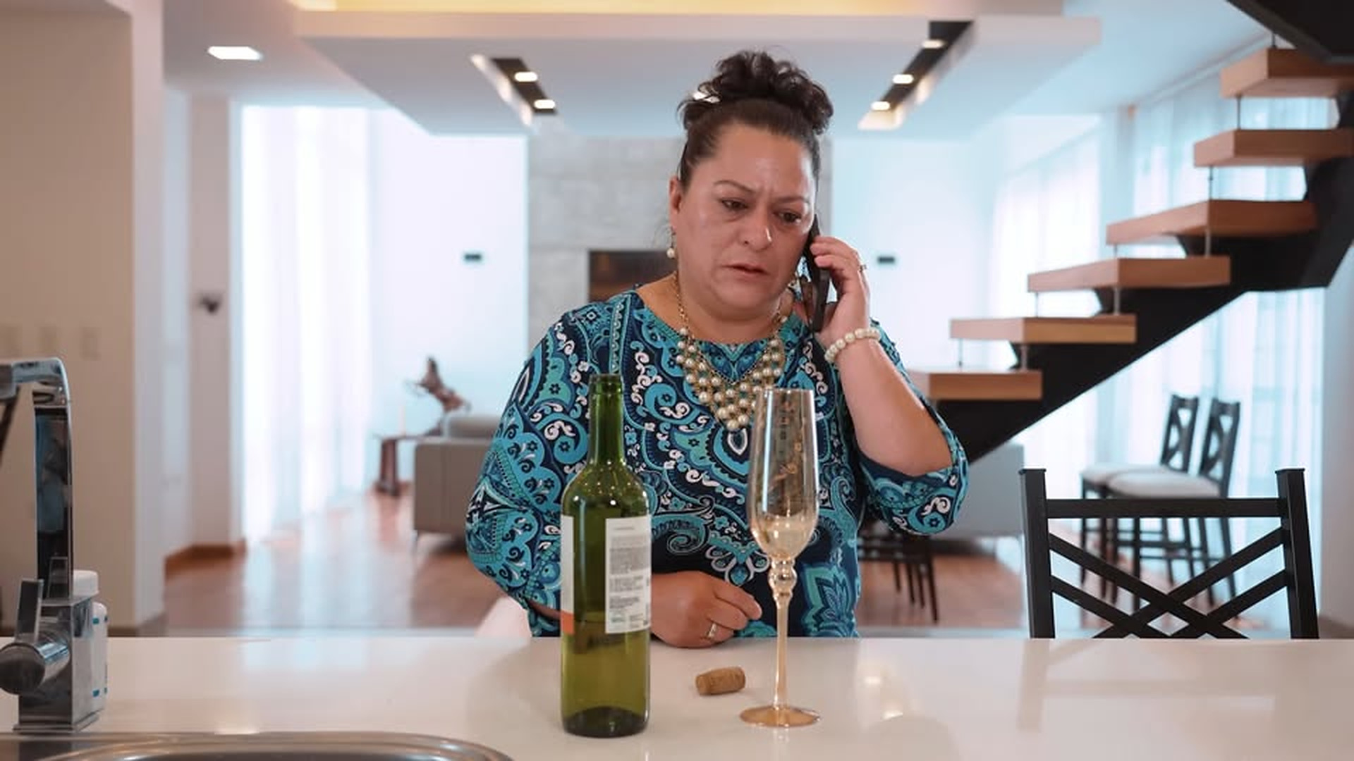 H2303004_Gemelas Colegialas salen con el mismo chico sin sa_part2 | Urban Stories