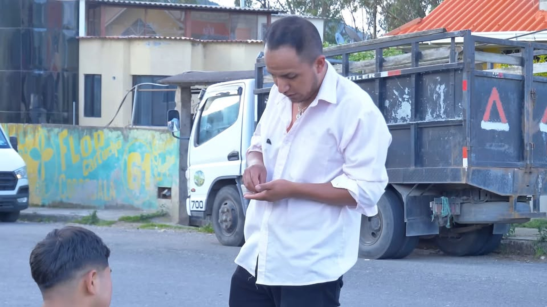 H2303003 Maltr4t4ba su esposo pero su ex mujer llego para part2