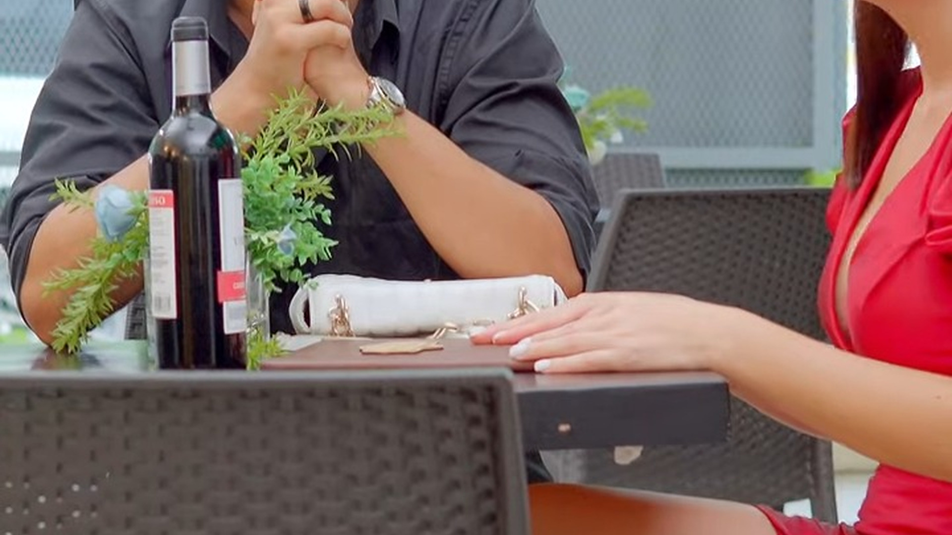 H2603003 Millonaria compra este mesero pobre se part2