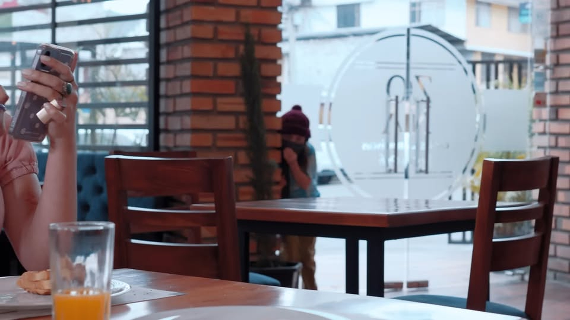 2.4K views | H2803001_La usó para presumir en Redes su supuesta bondad_part2. | Urban Stories