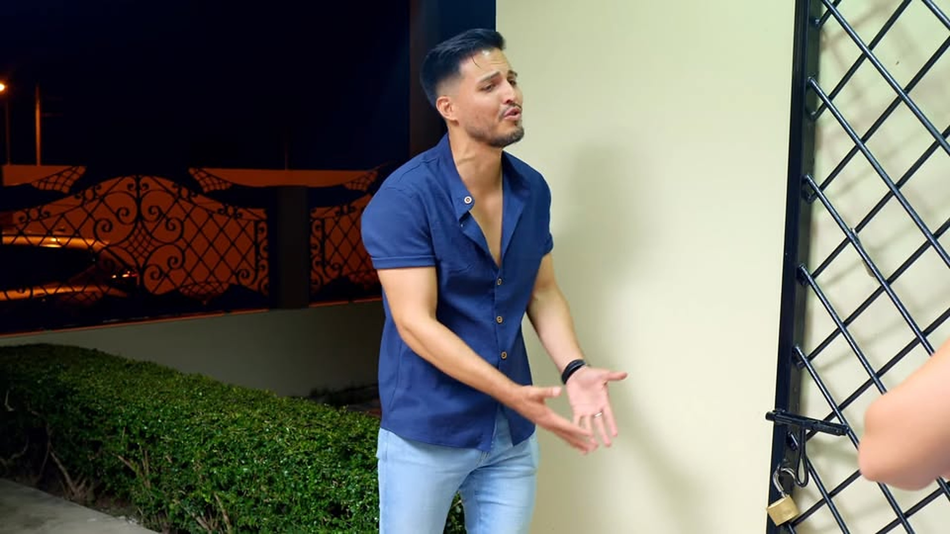 H2803005_Jugó con dos mujeres al mismo tiempo la vida se_part2. | VibeSphere Media