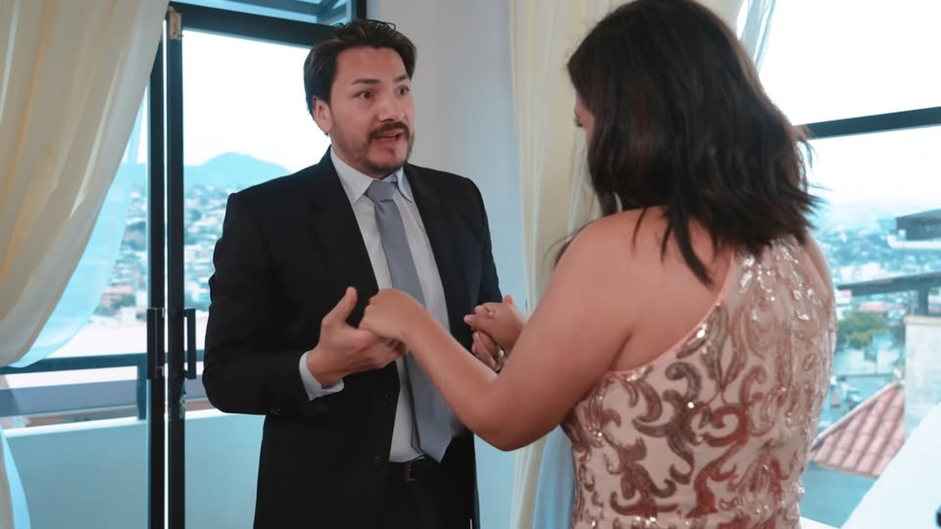 H2903005_Jovencita besa su hámster se convierte en Prín_part2. | Urban Stories