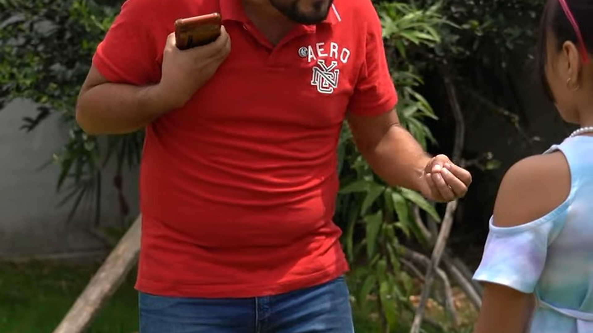 H2903001_Madre prefería el teléfono antes que su familia po_part1. | VibeSphere Media