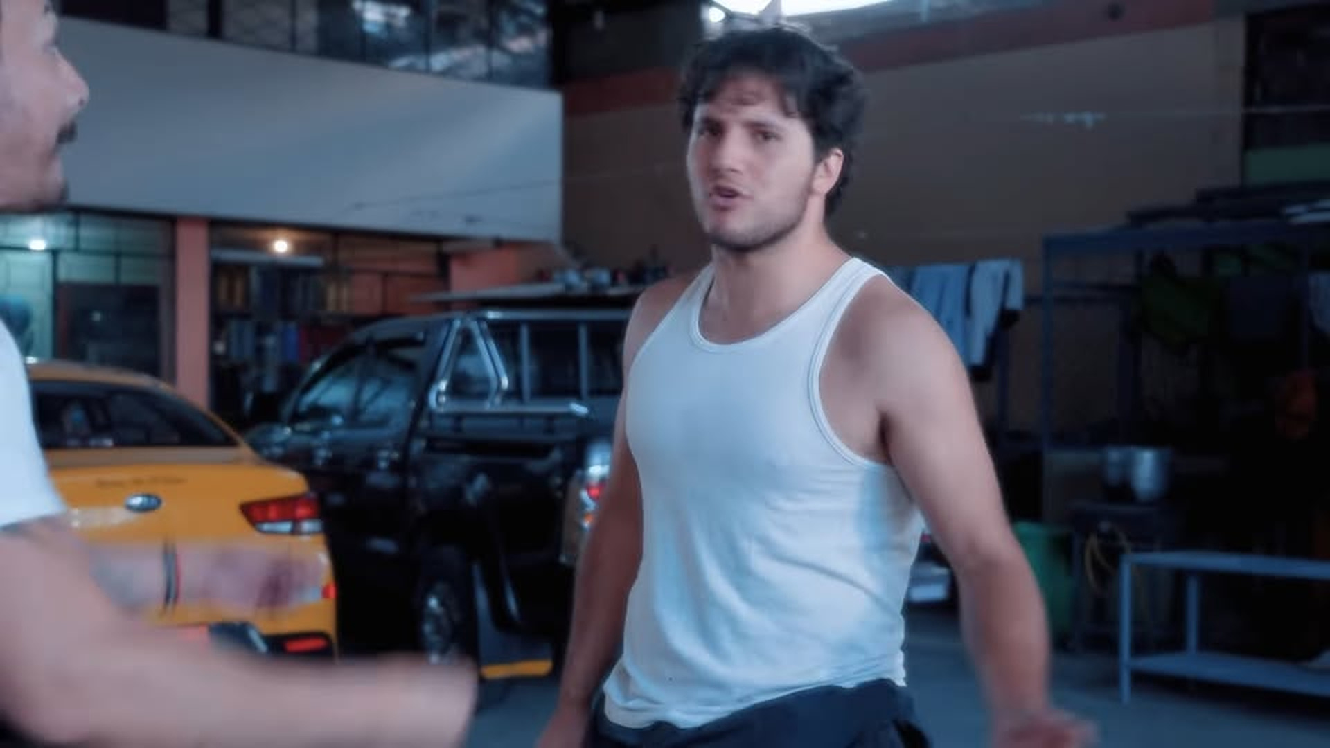 H3003005_Llevo su carro una mecánica para que lo_part2. | Urban Stories