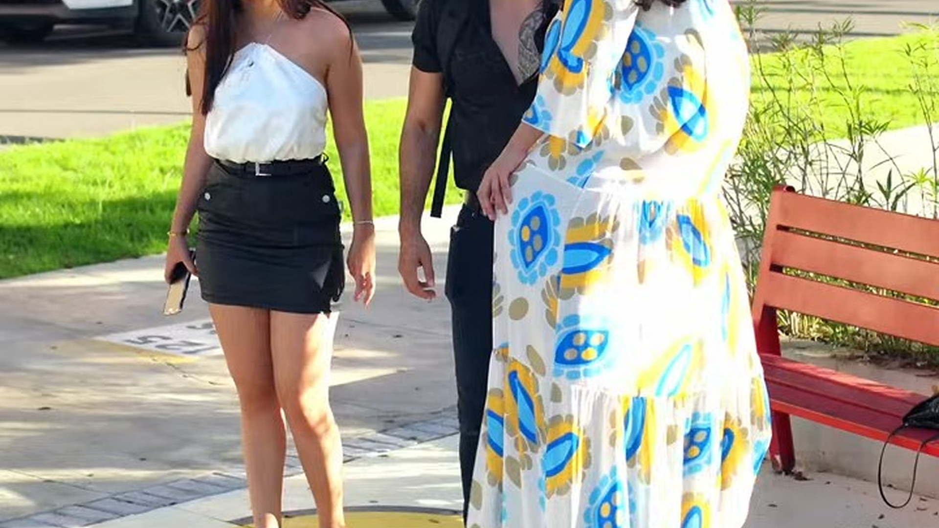 12 reactions | H0104004_Pequeña fingió no tener brazos para engañar este_part2. | VibeSphere Media