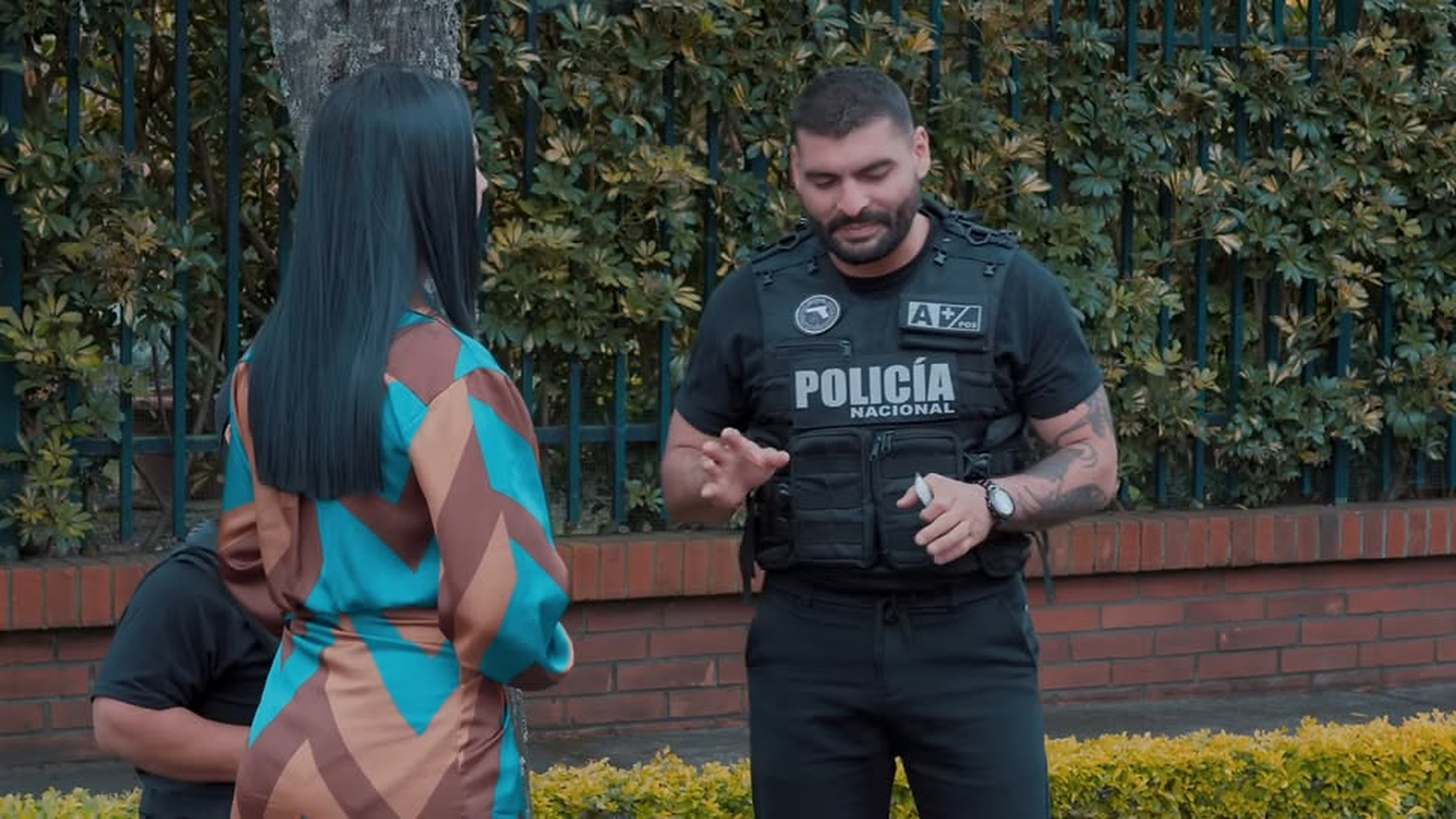 H0204001_Policías se valen de sus cargos terminan en trem_part2. | Urban Stories