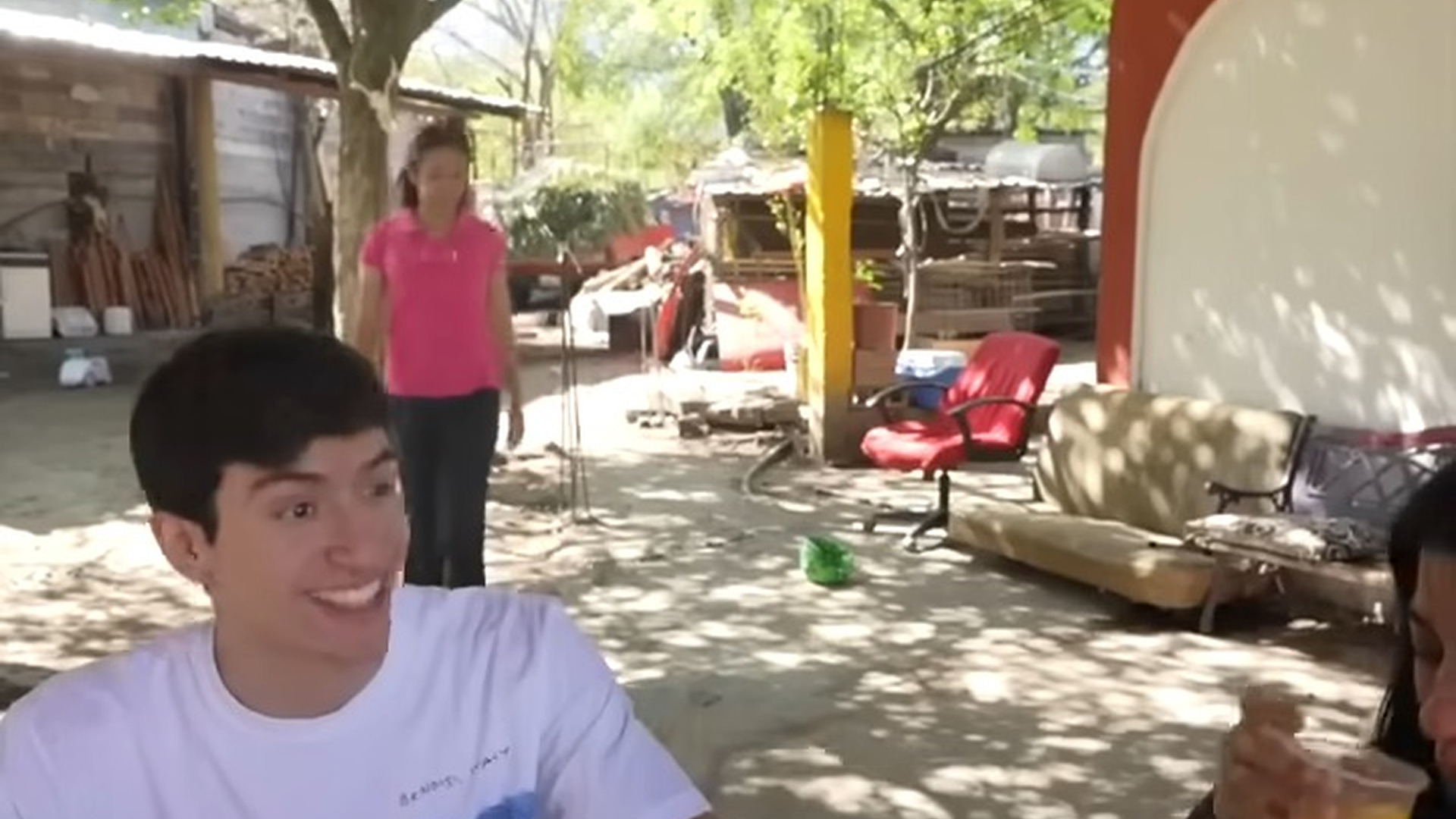 16 reactions | H1204005_Madre abandonó sus hijos porque se ganó la lot_part2. | Focus Hub